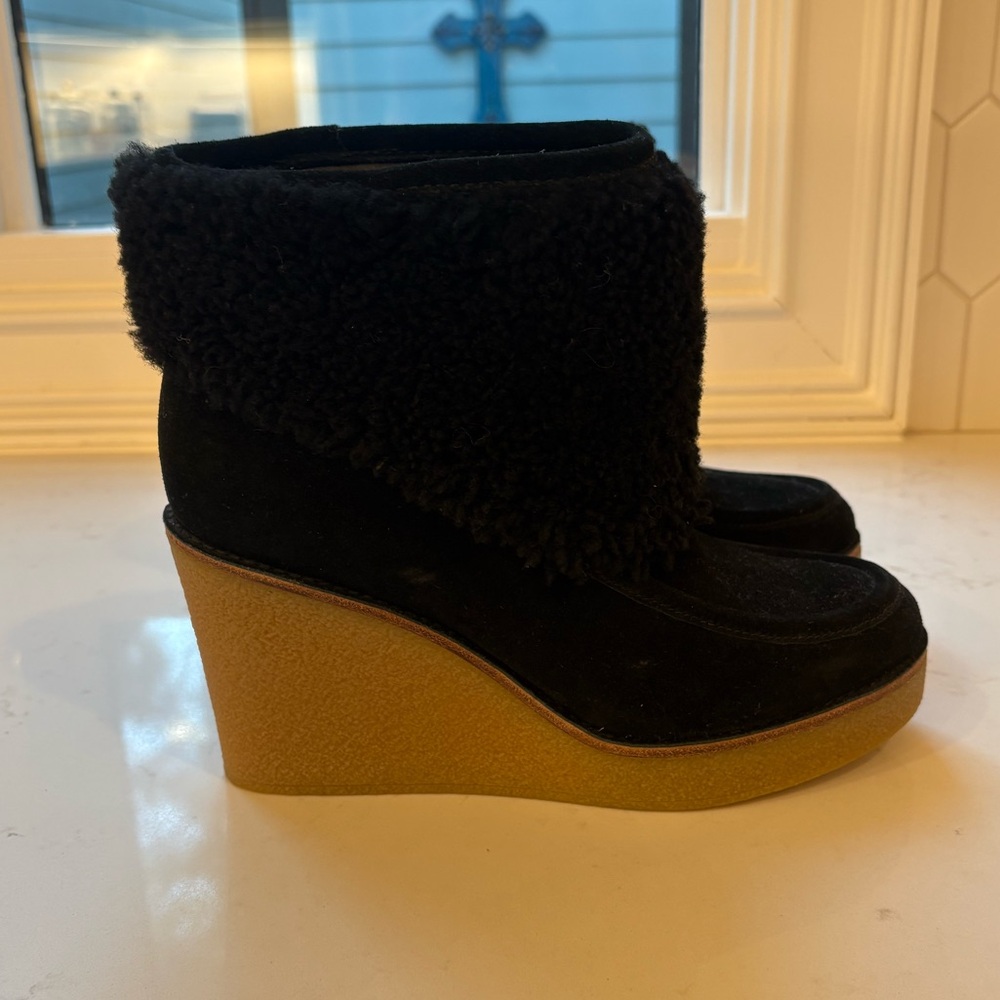 NWOT UGG Coldin Black Suede Wedge Boots with Tan Sole & Sherpa Collar. Size 10. - Picture 4 of 11